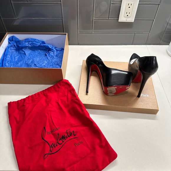 Christian Louboutin Black Heels with Signature Red Soles - Picture 1 of 4